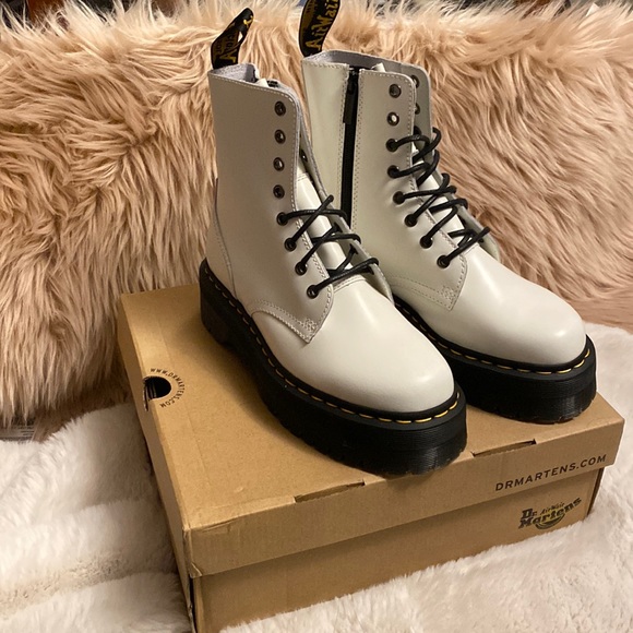 JADON BOOT SMOOTH LEATHER PLATFORMS DR. MARTENS NWT - Picture 3 of 10